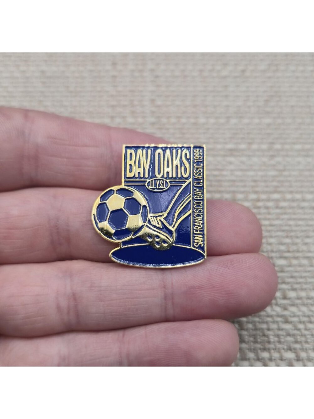 Vintage 1999 Bay Oaks San Francisco Bay Classic Soccer Tournament Pin A8215